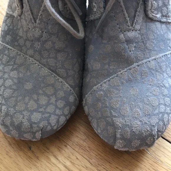 Toms Taupe Moroccan Desert Wedge - Picture 7 of 10